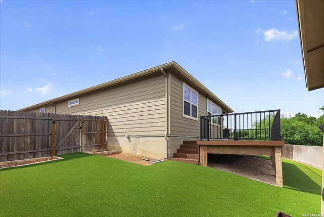 7154 Walkers Loop, Live Oak, TX 78233