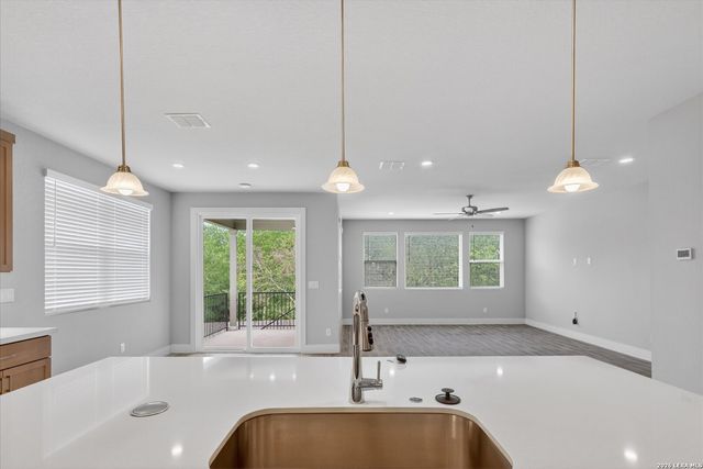 7154 Walkers Loop, Live Oak, TX 78233