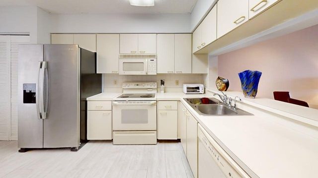 14460 Strathmore Lane 804, Delray Beach, FL 33446