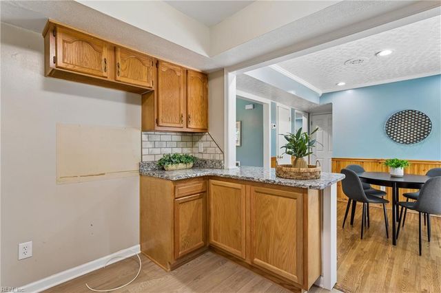 9 Hansom DR, Poquoson, VA 23662