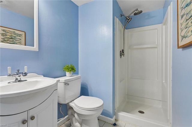 9 Hansom DR, Poquoson, VA 23662