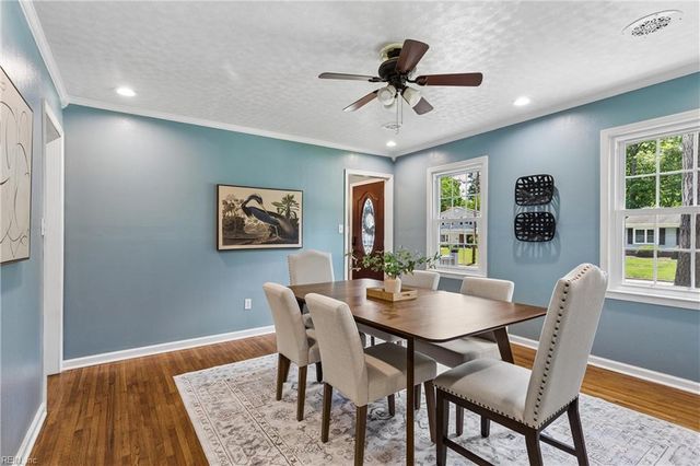 9 Hansom DR, Poquoson, VA 23662