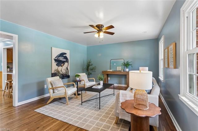 9 Hansom DR, Poquoson, VA 23662