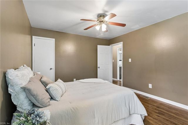 9 Hansom DR, Poquoson, VA 23662