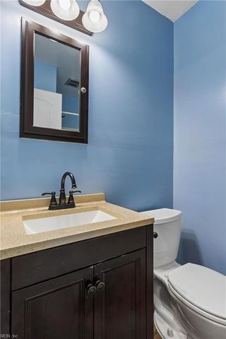 9 Hansom DR, Poquoson, VA 23662