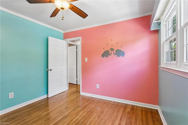 9 Hansom DR, Poquoson, VA 23662