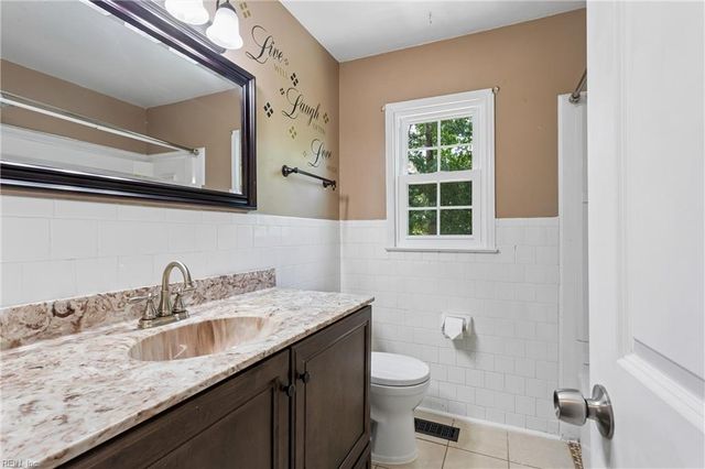 9 Hansom DR, Poquoson, VA 23662
