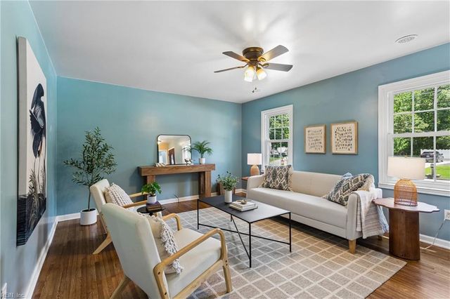 9 Hansom DR, Poquoson, VA 23662