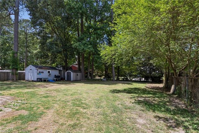 9 Hansom DR, Poquoson, VA 23662