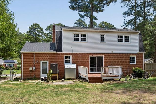9 Hansom DR, Poquoson, VA 23662