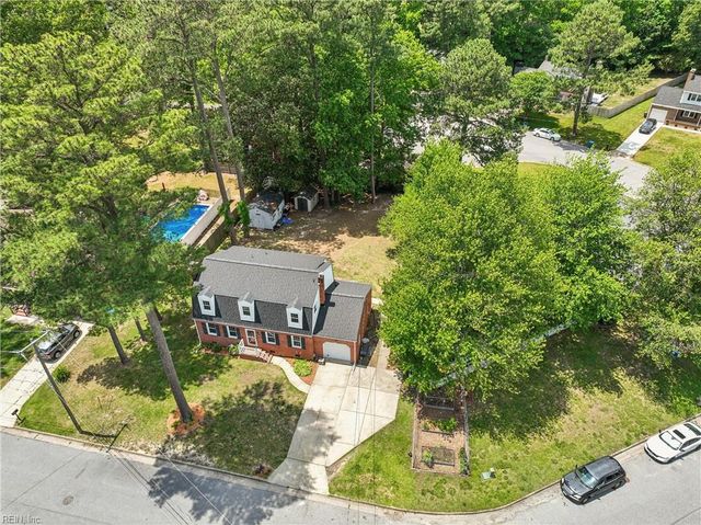 9 Hansom DR, Poquoson, VA 23662