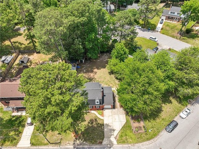 9 Hansom DR, Poquoson, VA 23662