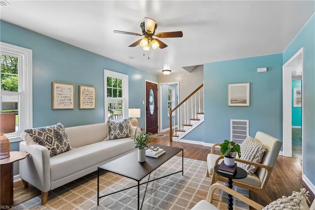 9 Hansom DR, Poquoson, VA 23662