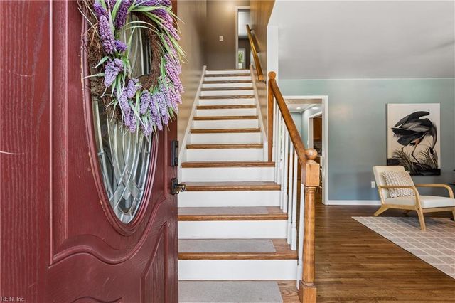 9 Hansom DR, Poquoson, VA 23662