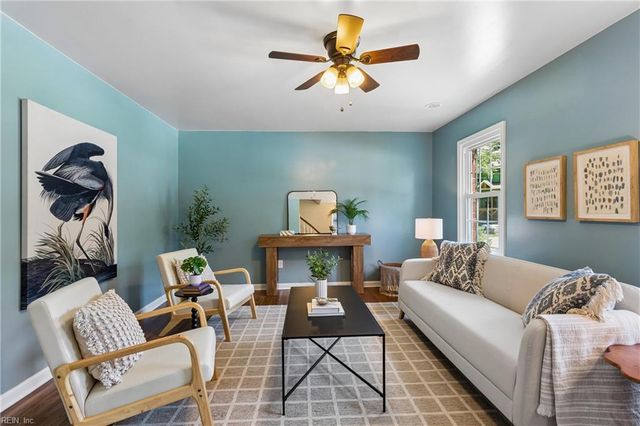 9 Hansom DR, Poquoson, VA 23662