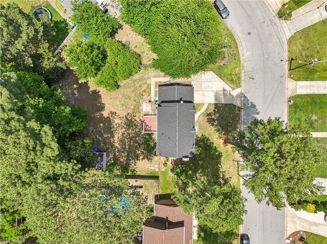 9 Hansom DR, Poquoson, VA 23662