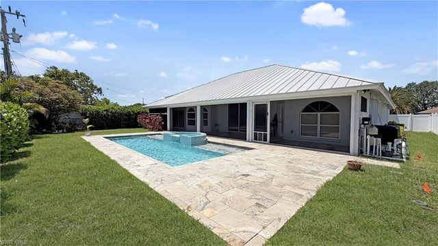 27 NE 20th PL, Cape Coral, FL 33909