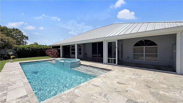 27 NE 20th PL, Cape Coral, FL 33909