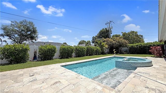 27 NE 20th PL, Cape Coral, FL 33909