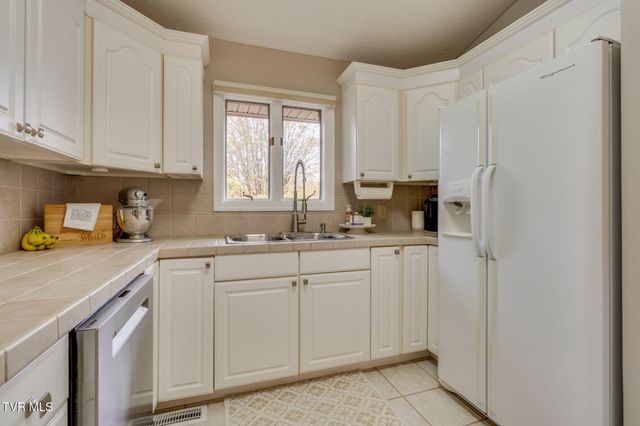 4682 Old Stage Road, Kingsport, TN 37664