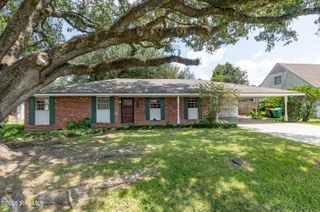 302 Martin Oaks Drive, Lafayette, LA 70501