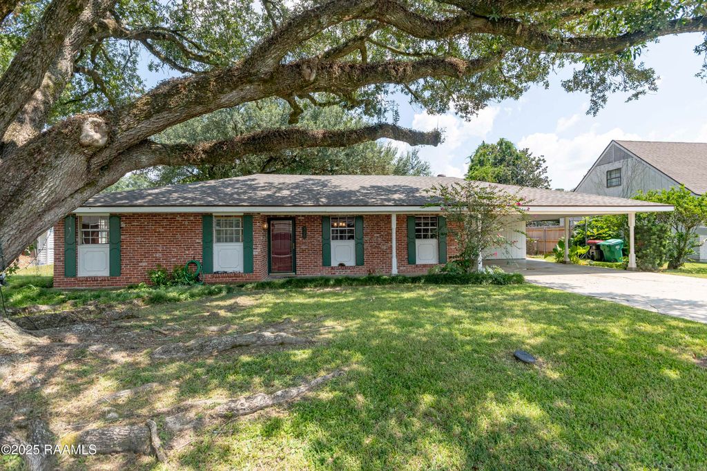 302 Martin Oaks Drive, Lafayette, LA 70501