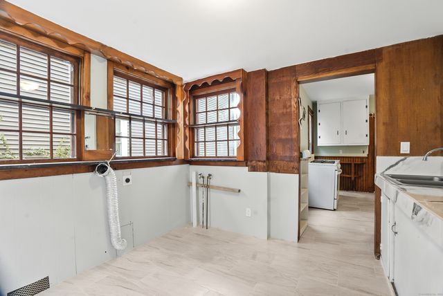 587 Third Avenue, West Haven, CT 06516