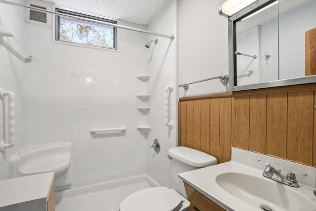 587 Third Avenue, West Haven, CT 06516