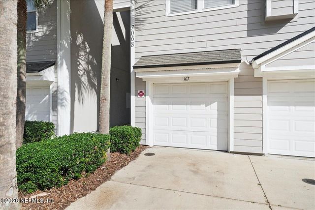 7068 DEER LODGE Circle 107, Jacksonville, FL 32256