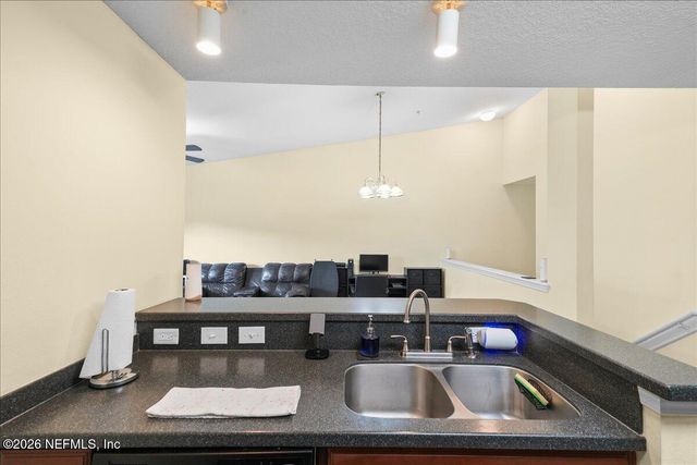 7068 DEER LODGE Circle 107, Jacksonville, FL 32256