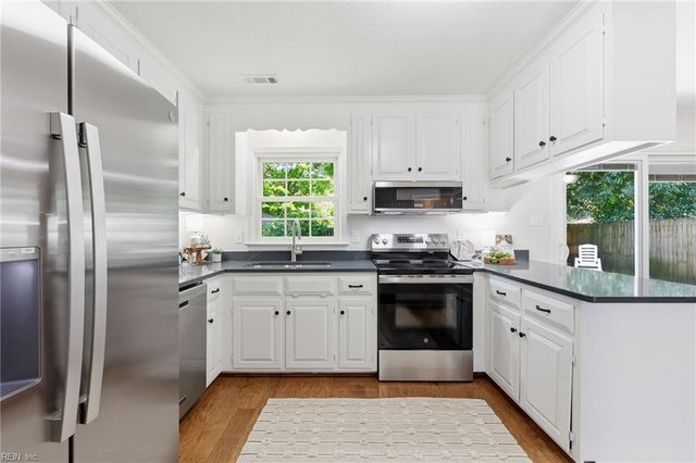 29 Sandy Lake DR, Hampton, VA 23666