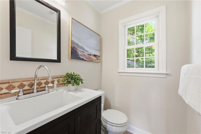 29 Sandy Lake DR, Hampton, VA 23666
