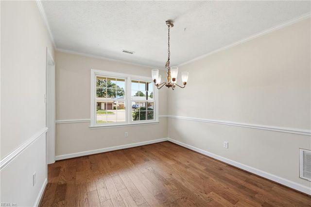 29 Sandy Lake DR, Hampton, VA 23666
