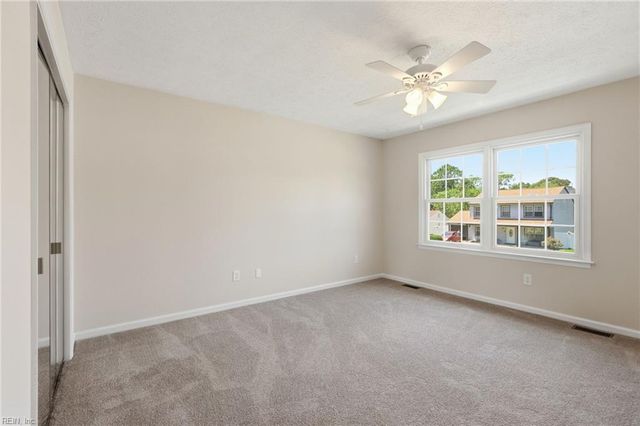 29 Sandy Lake DR, Hampton, VA 23666