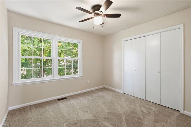 29 Sandy Lake DR, Hampton, VA 23666