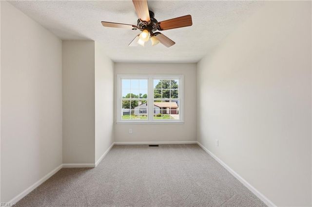 29 Sandy Lake DR, Hampton, VA 23666