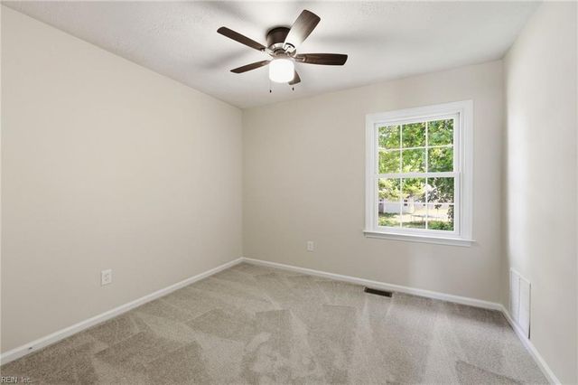 29 Sandy Lake DR, Hampton, VA 23666