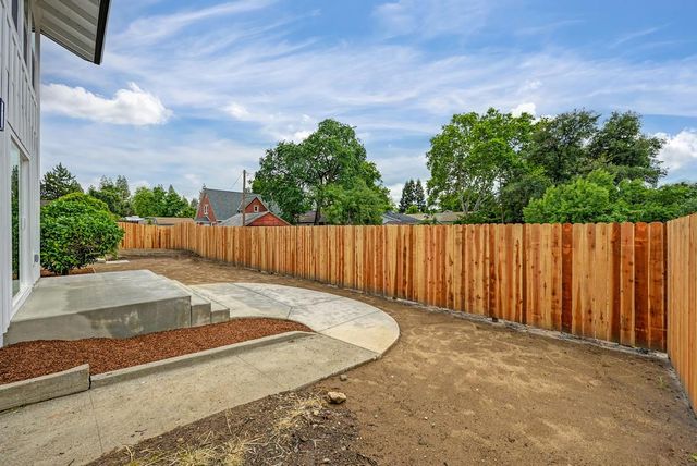 106 Ben Ezra Ave, Roseville, CA 95678