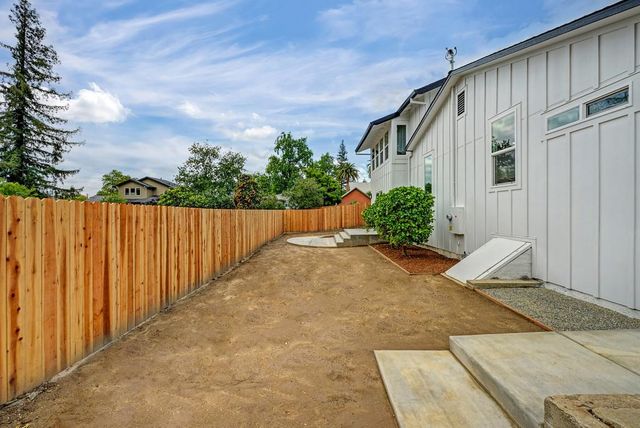 106 Ben Ezra Ave, Roseville, CA 95678