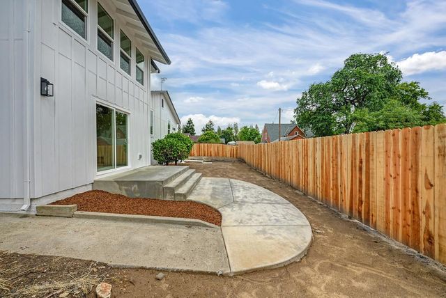106 Ben Ezra Ave, Roseville, CA 95678