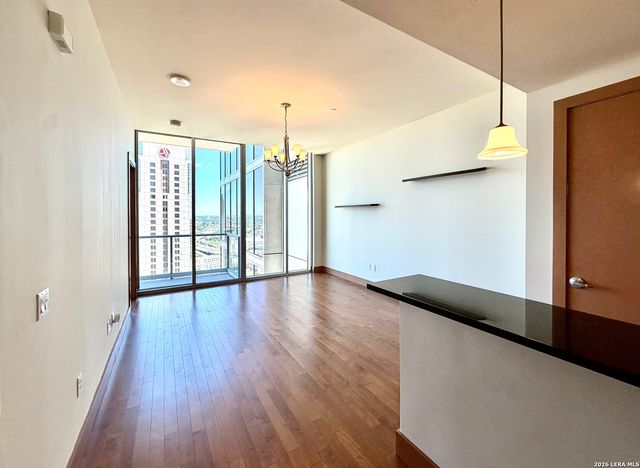 610 E Market St Unit 2606, San Antonio, TX 78205