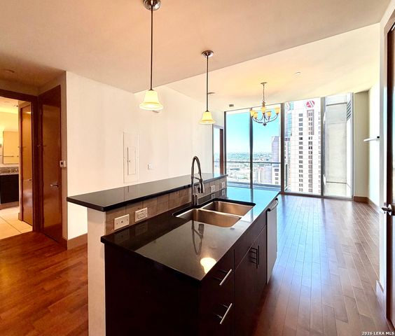 610 E Market St Unit 2606, San Antonio, TX 78205
