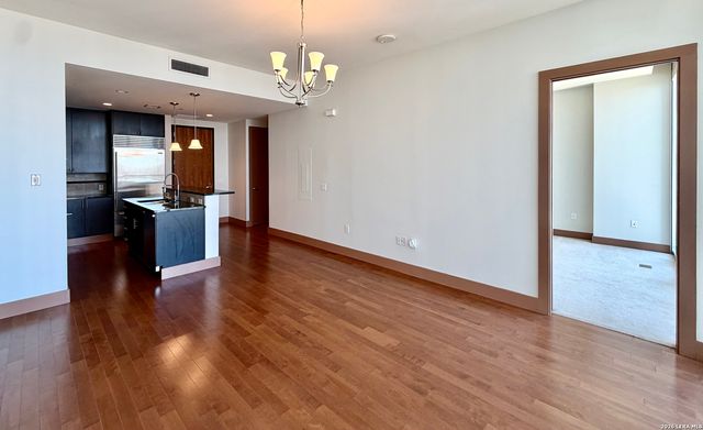 610 E Market St Unit 2606, San Antonio, TX 78205
