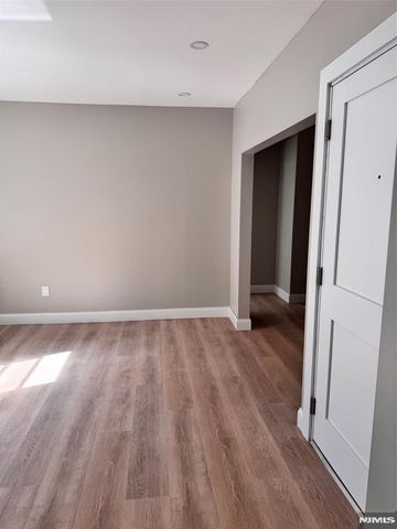 72 Chestnut Street 2R, Montclair, NJ 07042