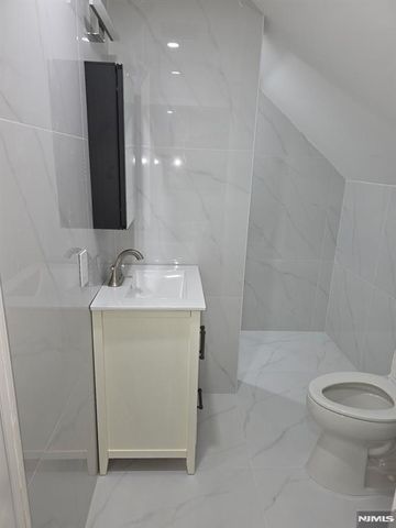 72 Chestnut Street 2R, Montclair, NJ 07042