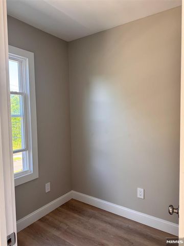 72 Chestnut Street 2R, Montclair, NJ 07042