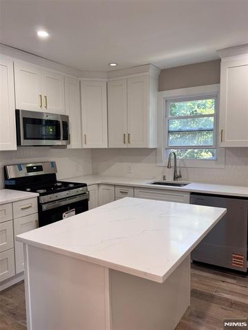 72 Chestnut Street 2R, Montclair, NJ 07042