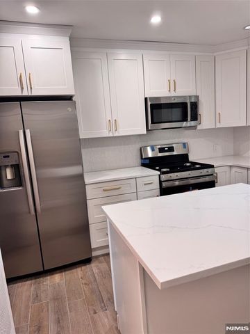 72 Chestnut Street 2R, Montclair, NJ 07042