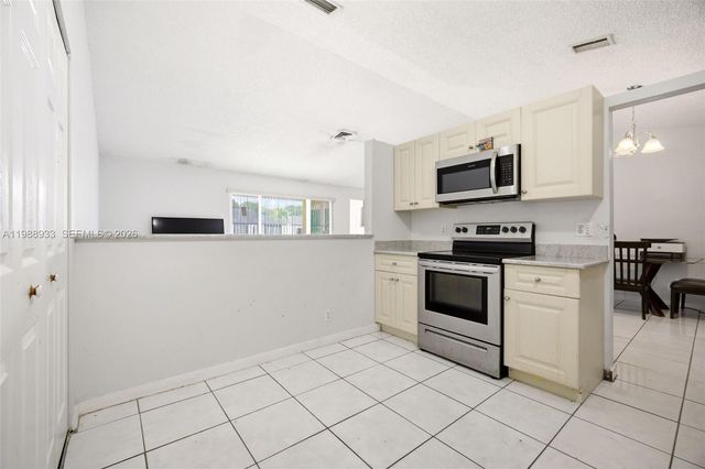 841 SW 55th Ave, Margate, FL 33068