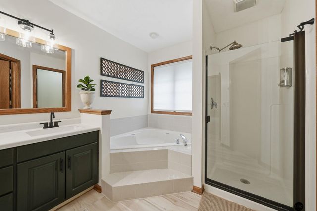6824 S 51st Street, Lincoln, NE 68516
